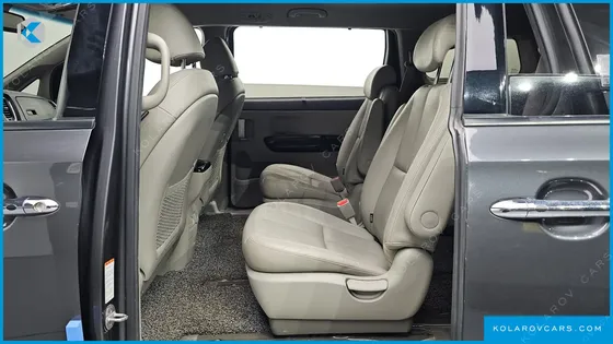 KIA CARNIVAL 9-SEATER NOBLESSE