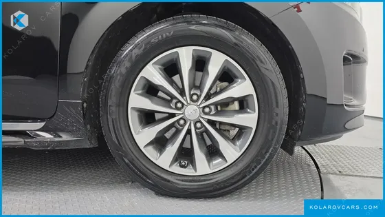 KIA CARNIVAL 11-SEATER PRESTIGE