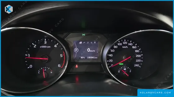 KIA CARNIVAL 9-SEATER LUXURY