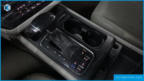 KIA CARNIVAL 9-SEATER LUXURY