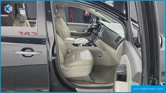 KIA CARNIVAL 9-SEATER LUXURY
