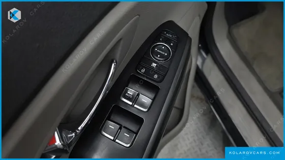 KIA CARNIVAL 9-SEATER LUXURY