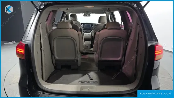 KIA CARNIVAL 9-SEATER LUXURY