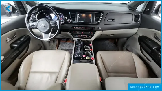KIA CARNIVAL 9-SEATER OUTDOOR