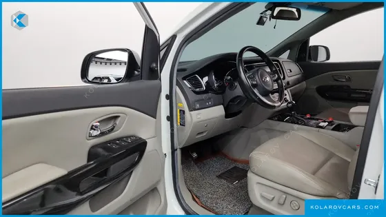 KIA CARNIVAL 9-SEATER OUTDOOR