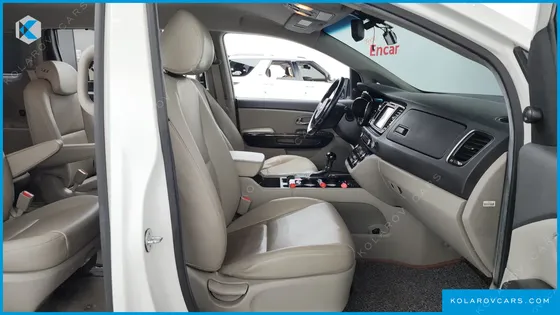 KIA CARNIVAL 9-SEATER OUTDOOR