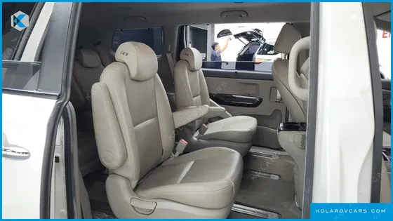 KIA CARNIVAL 9-SEATER OUTDOOR