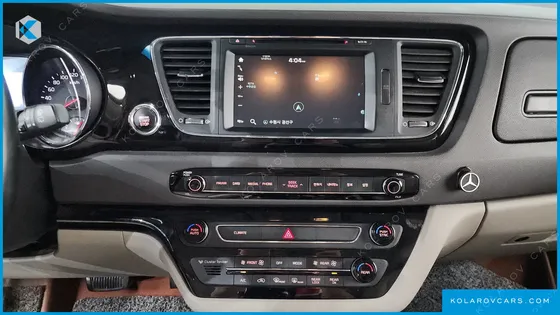KIA CARNIVAL 9-SEATER OUTDOOR