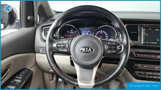 KIA CARNIVAL 9-SEATER OUTDOOR