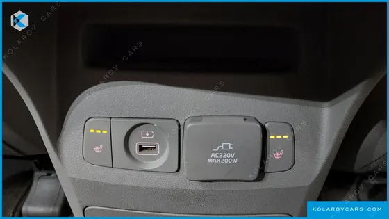 KIA CARNIVAL 9-SEATER OUTDOOR