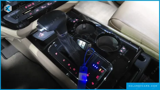 KIA CARNIVAL 9-SEATER HI-LIMOUSINE