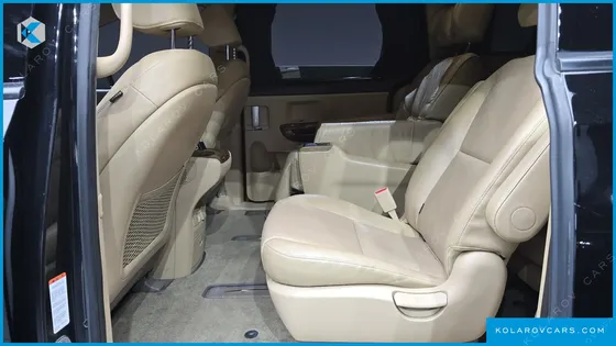 KIA CARNIVAL 9-SEATER HI-LIMOUSINE