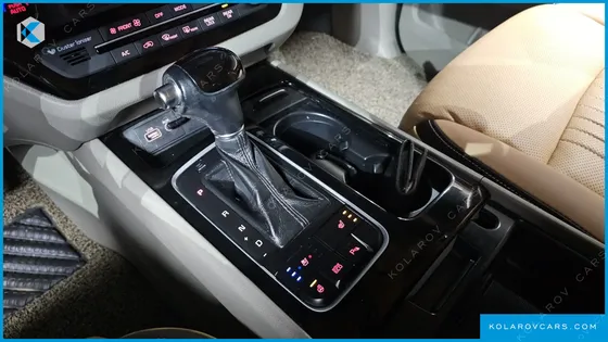 KIA CARNIVAL 9-SEATER PRESTIGE