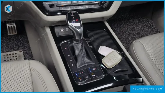 KIA CARNIVAL 9-SEATER NOBLESSE