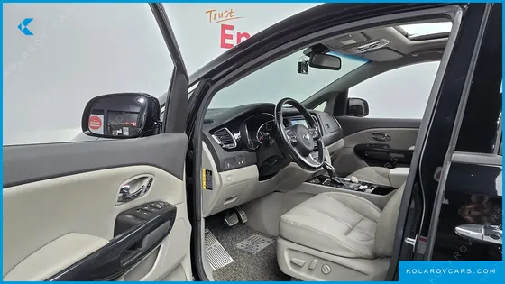 KIA CARNIVAL 9-SEATER NOBLESSE