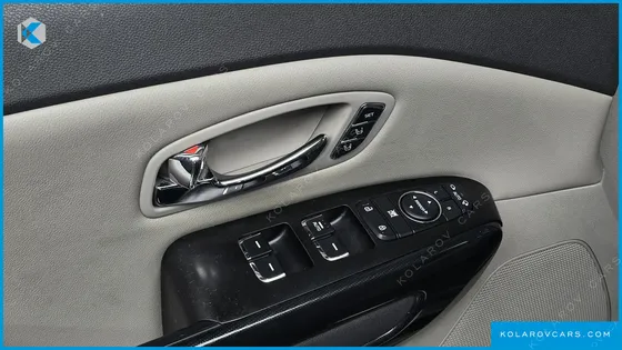 KIA CARNIVAL 9-SEATER NOBLESSE