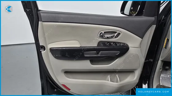 KIA CARNIVAL 9-SEATER NOBLESSE