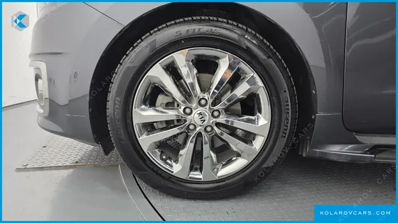 KIA CARNIVAL 9-SEATER NOBLESSE