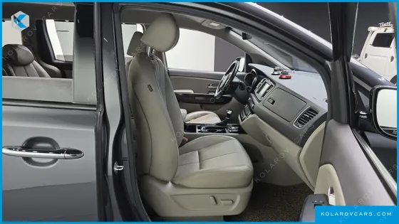 KIA CARNIVAL 9-SEATER NOBLESSE