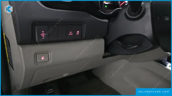 KIA CARNIVAL 9-SEATER NOBLESSE