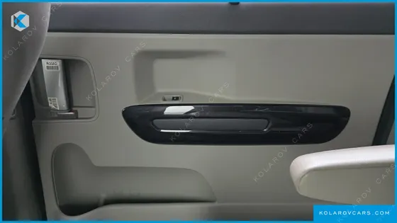 KIA CARNIVAL 9-SEATER NOBLESSE