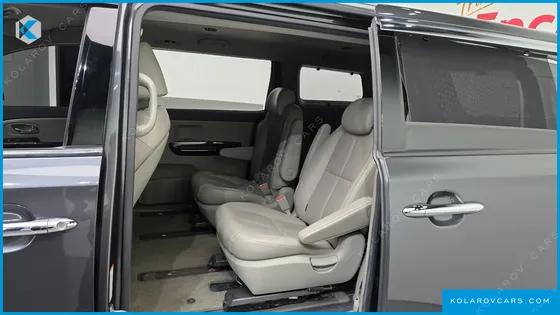 KIA CARNIVAL 9-SEATER NOBLESSE