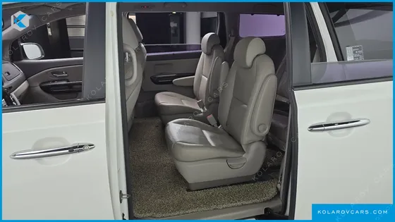 KIA CARNIVAL 9-SEATER PRESTIGE