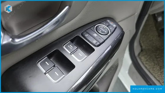 KIA CARNIVAL 9-SEATER PRESTIGE