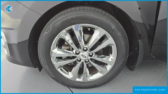 KIA CARNIVAL 9-SEATER NOBLESSE