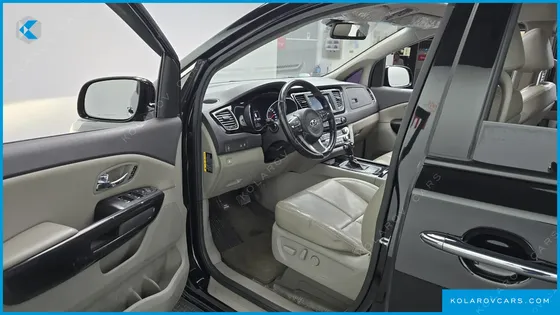 KIA CARNIVAL 9-SEATER NOBLESSE