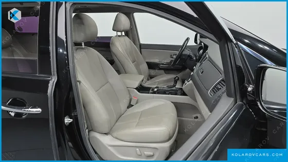 KIA CARNIVAL 9-SEATER NOBLESSE