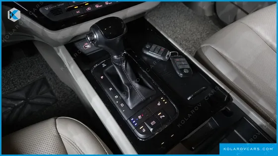 KIA CARNIVAL 7-SEATER LIMOUSINE