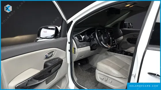 KIA CARNIVAL 7-SEATER LIMOUSINE
