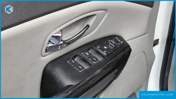 KIA CARNIVAL 7-SEATER LIMOUSINE