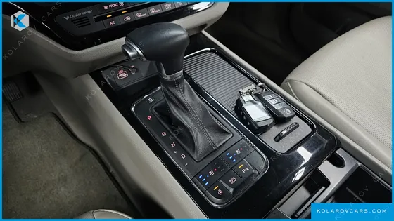KIA CARNIVAL 9-SEATER PRESTIGE
