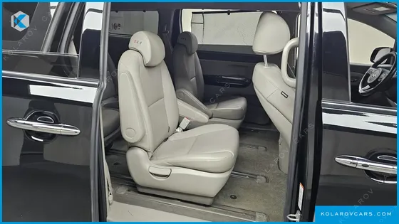 KIA CARNIVAL 9-SEATER PRESTIGE