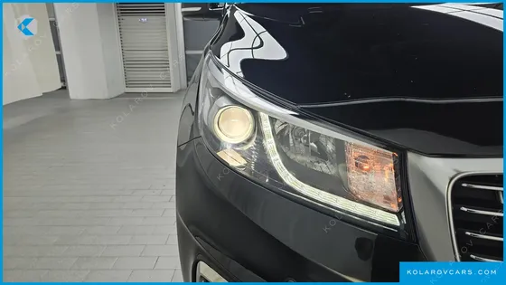 KIA CARNIVAL 9-SEATER PRESTIGE