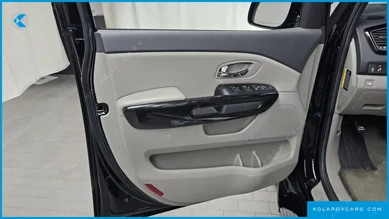 KIA CARNIVAL 9-SEATER PRESTIGE