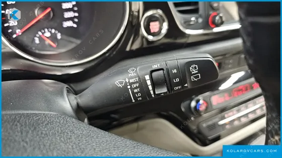 KIA CARNIVAL 9-SEATER PRESTIGE