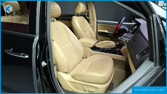 KIA CARNIVAL 9-SEATER NOBLESSE