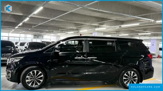KIA CARNIVAL 9-SEATER LUXURY