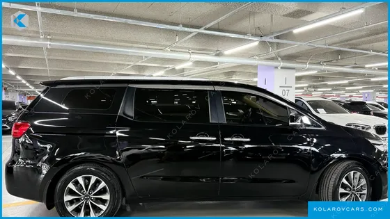 KIA CARNIVAL 9-SEATER LUXURY