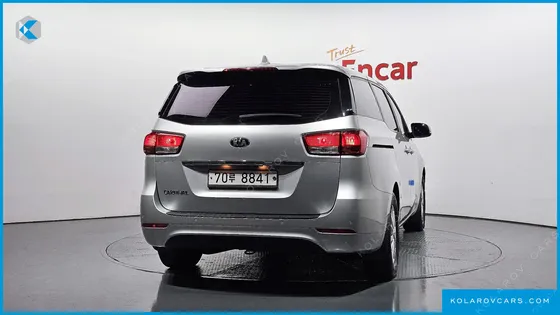 KIA CARNIVAL 11-SEATER DELUXE