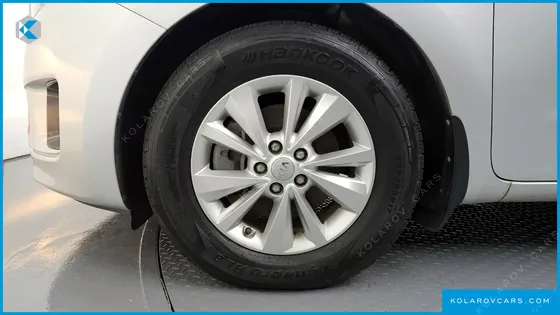 KIA CARNIVAL 11-SEATER DELUXE
