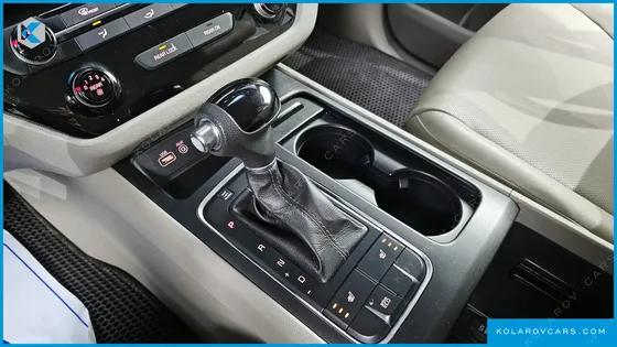 KIA CARNIVAL 11-SEATER DELUXE