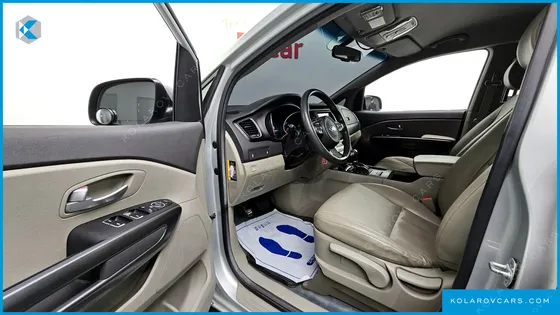 KIA CARNIVAL 11-SEATER DELUXE