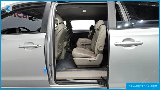 KIA CARNIVAL 11-SEATER DELUXE