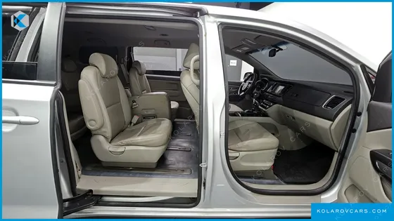 KIA CARNIVAL 11-SEATER DELUXE