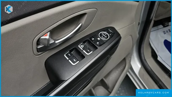 KIA CARNIVAL 11-SEATER DELUXE