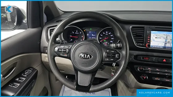 KIA CARNIVAL 11-SEATER DELUXE